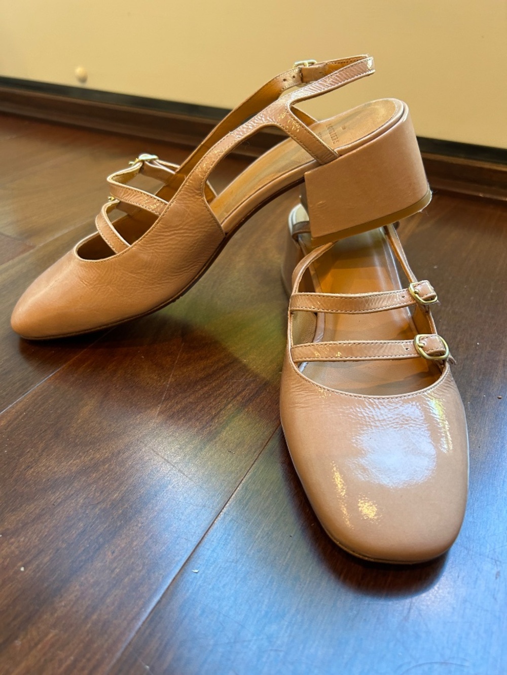 Sezane tan patent leather pumps block heels 8.5